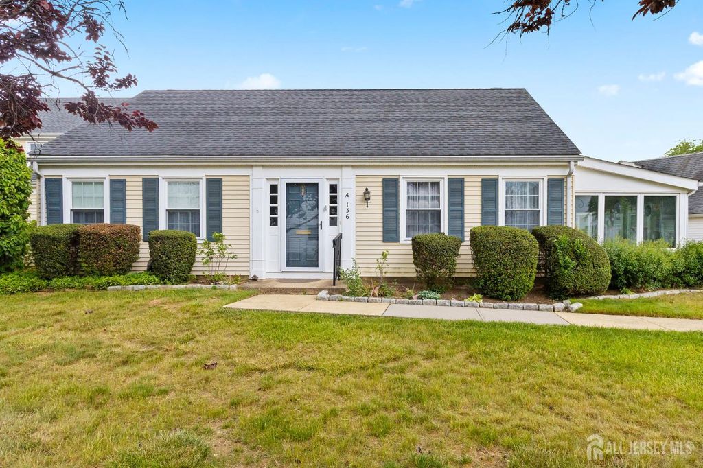 136 Plymouth Lane, Monroe, NJ 08831