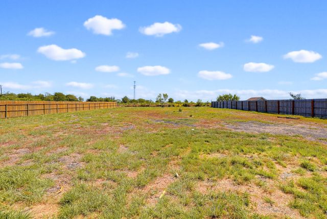 201 El Rey DR, Kyle, TX 78640