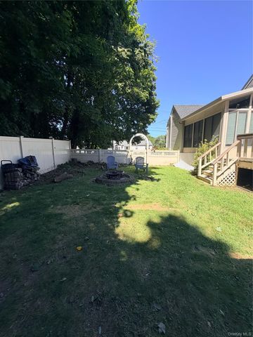 67 Rosewood Road, Kings Park, NY 11754