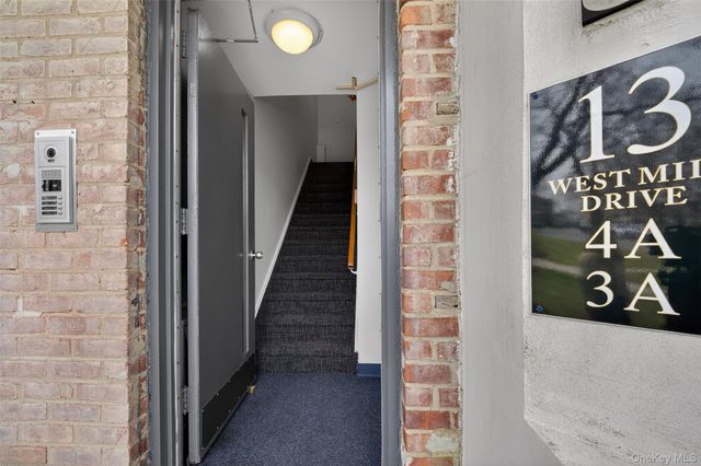 13 W Mill Drive 4A, Great Neck, NY 11021