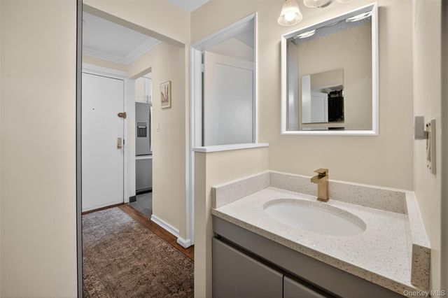 13 W Mill Drive 4A, Great Neck, NY 11021