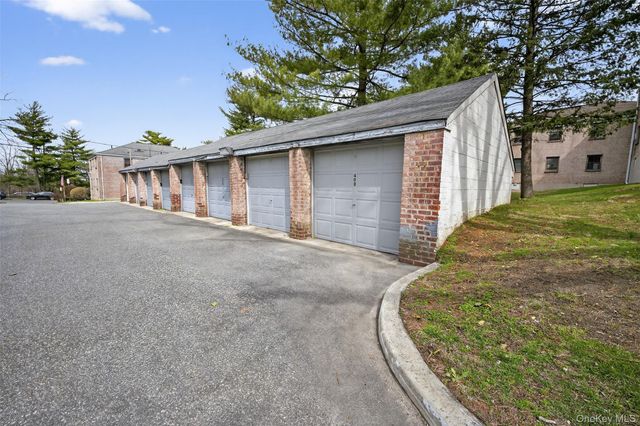 13 W Mill Drive 4A, Great Neck, NY 11021