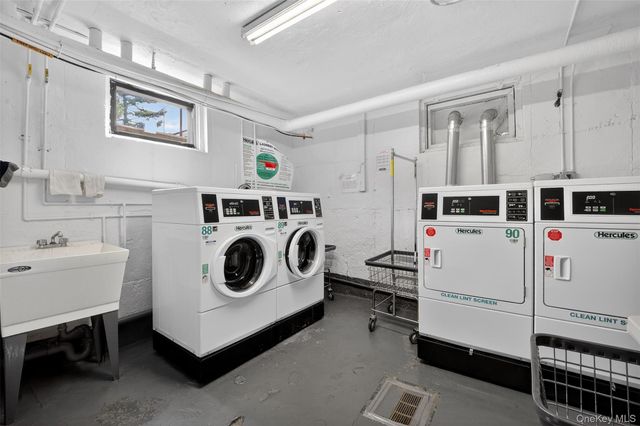 13 W Mill Drive 4A, Great Neck, NY 11021