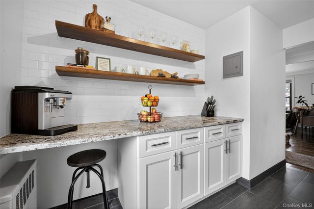 13 W Mill Drive 4A, Great Neck, NY 11021