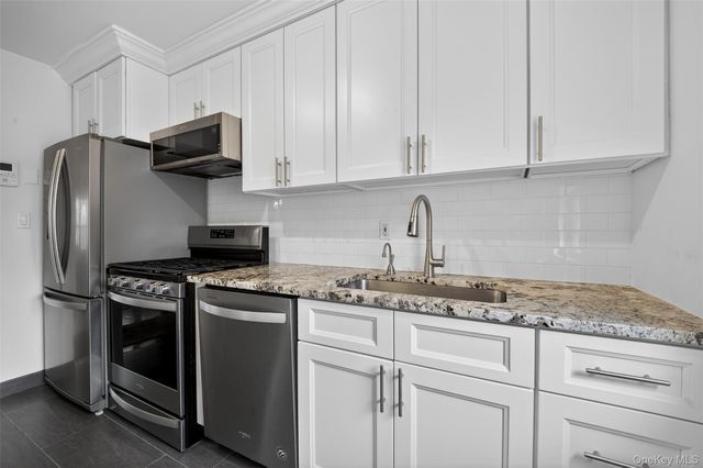 13 W Mill Drive 4A, Great Neck, NY 11021