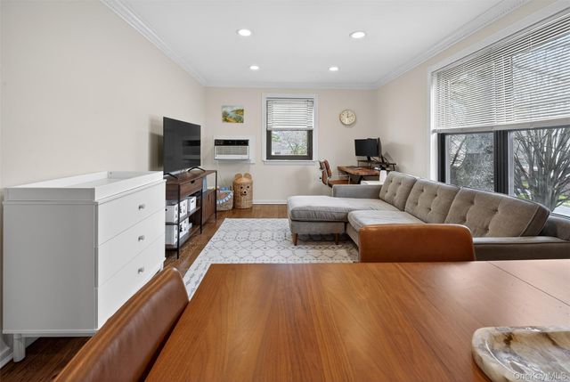 13 W Mill Drive 4A, Great Neck, NY 11021