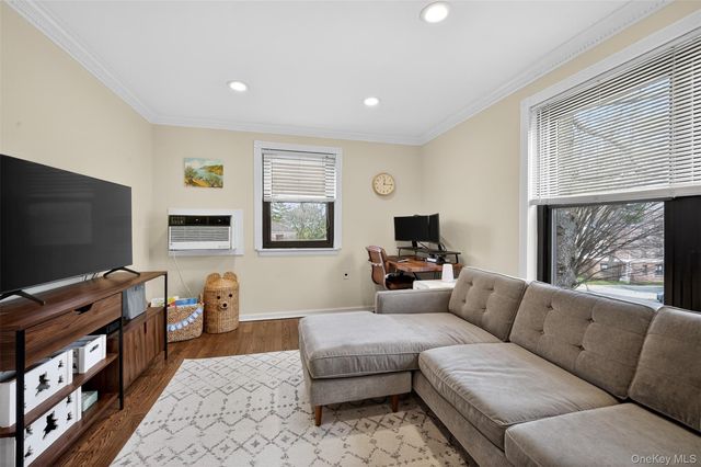 13 W Mill Drive 4A, Great Neck, NY 11021