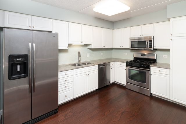 7071 W Touhy Avenue 307, Niles, IL 60714