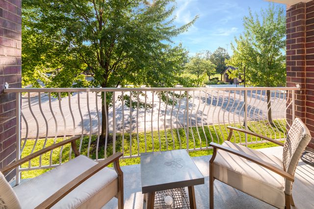 7071 W Touhy Avenue 307, Niles, IL 60714
