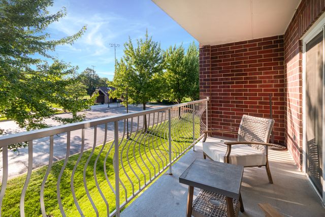 7071 W Touhy Avenue 307, Niles, IL 60714