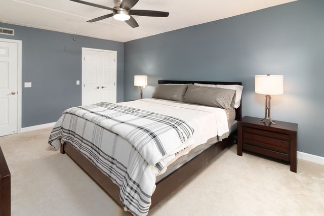 7071 W Touhy Avenue 307, Niles, IL 60714