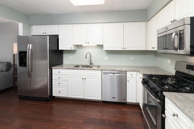 7071 W Touhy Avenue 307, Niles, IL 60714