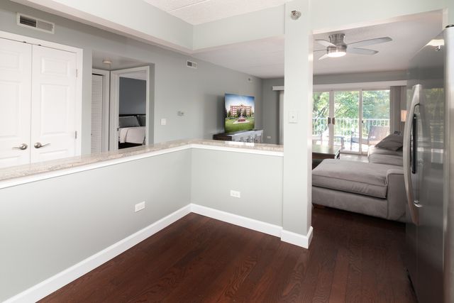 7071 W Touhy Avenue 307, Niles, IL 60714