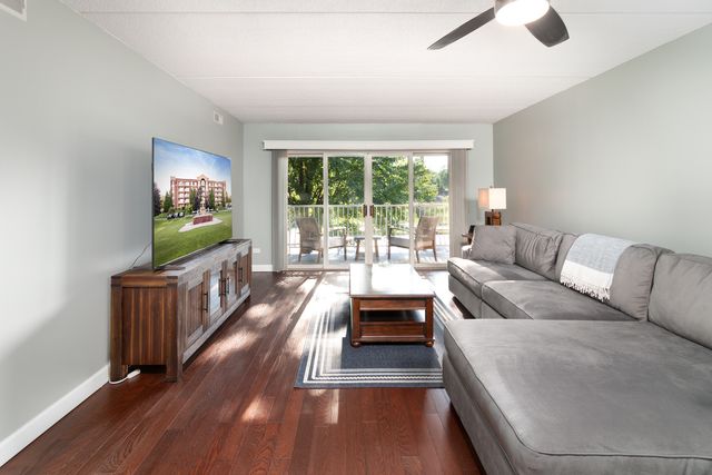 7071 W Touhy Avenue 307, Niles, IL 60714