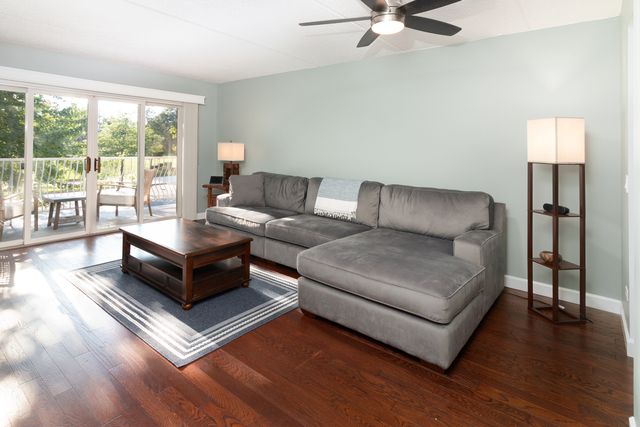 7071 W Touhy Avenue 307, Niles, IL 60714