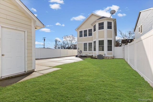 1109 Bennaville Avenue, Birmingham, MI 48009