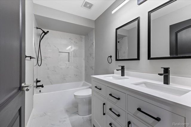 1109 Bennaville Avenue, Birmingham, MI 48009