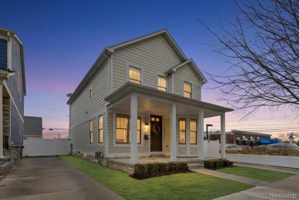 1109 Bennaville Avenue, Birmingham, MI 48009