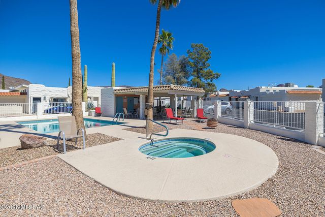 2909 S Full Moon Drive, Tucson, AZ 85713