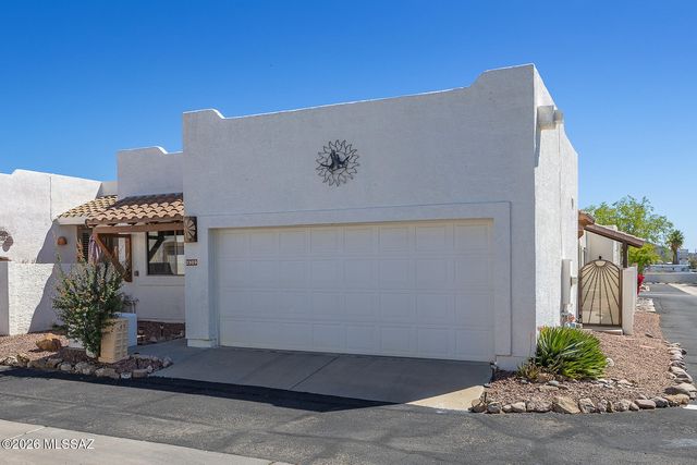 2909 S Full Moon Drive, Tucson, AZ 85713