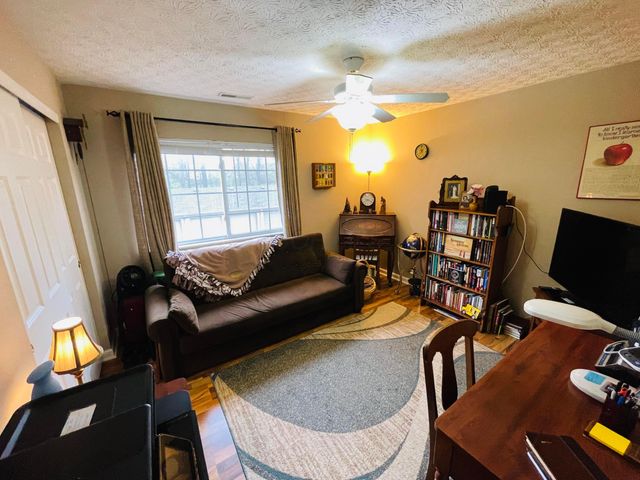 218 Shelbourne Forest Way, Delaware, OH 43015
