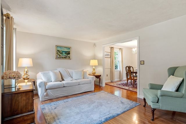 5 Ian Keats Dr, Mansfield, MA 02048