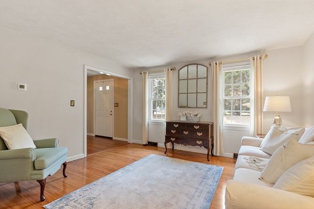 5 Ian Keats Dr, Mansfield, MA 02048