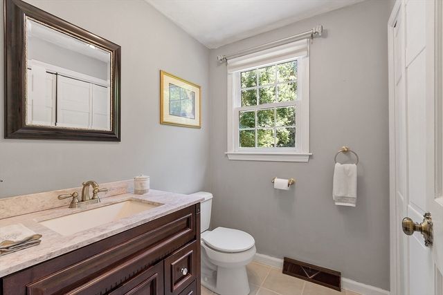 5 Ian Keats Dr, Mansfield, MA 02048