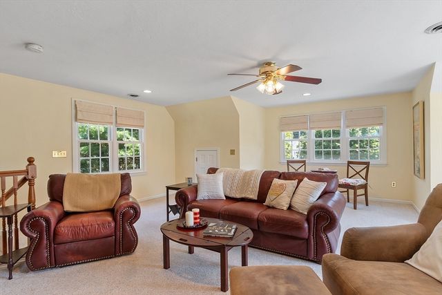 5 Ian Keats Dr, Mansfield, MA 02048