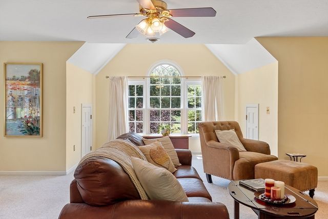 5 Ian Keats Dr, Mansfield, MA 02048