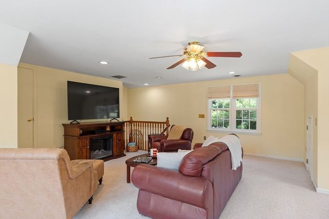 5 Ian Keats Dr, Mansfield, MA 02048