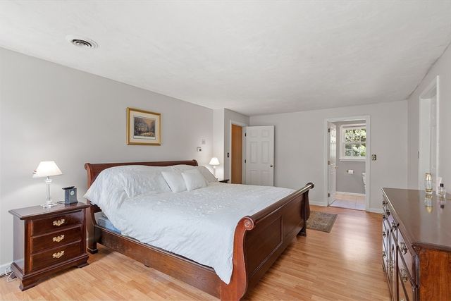 5 Ian Keats Dr, Mansfield, MA 02048