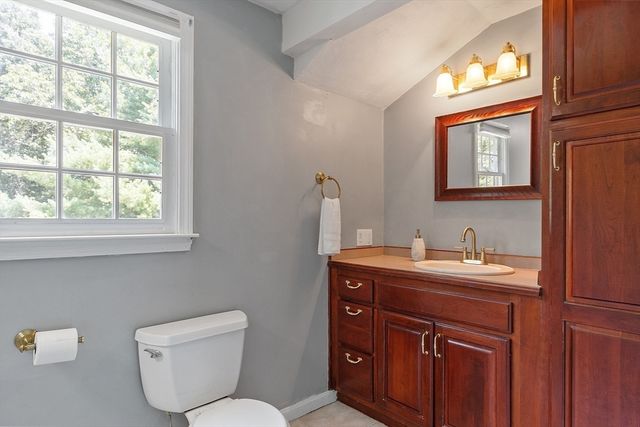 5 Ian Keats Dr, Mansfield, MA 02048