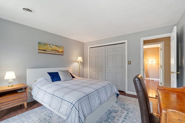 5 Ian Keats Dr, Mansfield, MA 02048