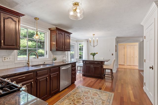5 Ian Keats Dr, Mansfield, MA 02048
