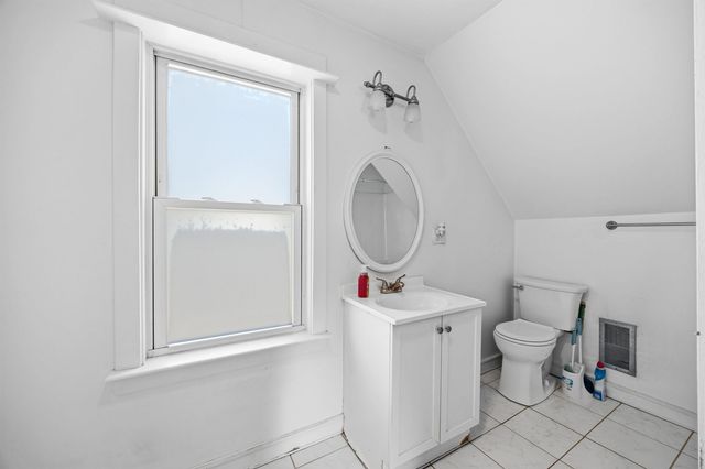 7 West Street, Tilton, NH 03276