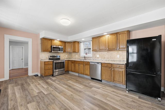 7 West Street, Tilton, NH 03276