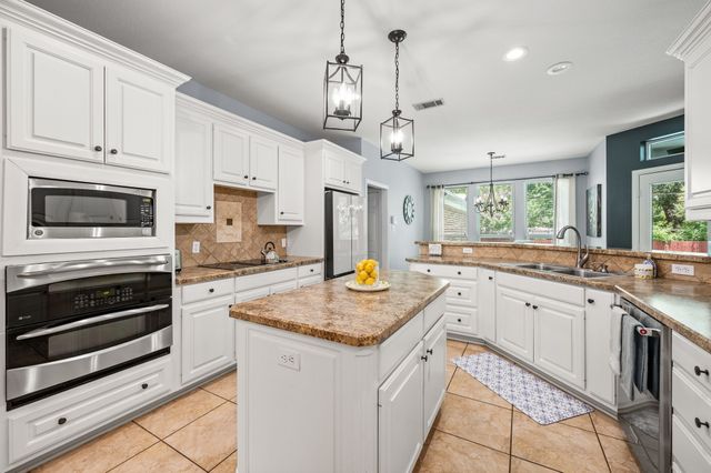 3409 Moneta Court, Arlington, TX 76001
