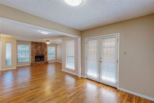 1912 N Irving Heights Drive, Irving, TX 75061