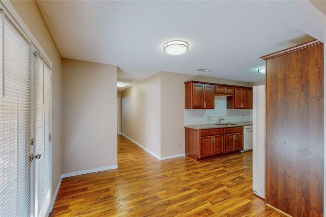 1912 N Irving Heights Drive, Irving, TX 75061