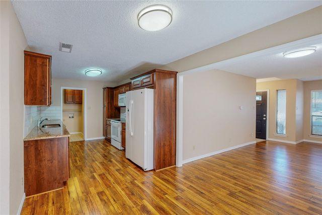 1912 N Irving Heights Drive, Irving, TX 75061