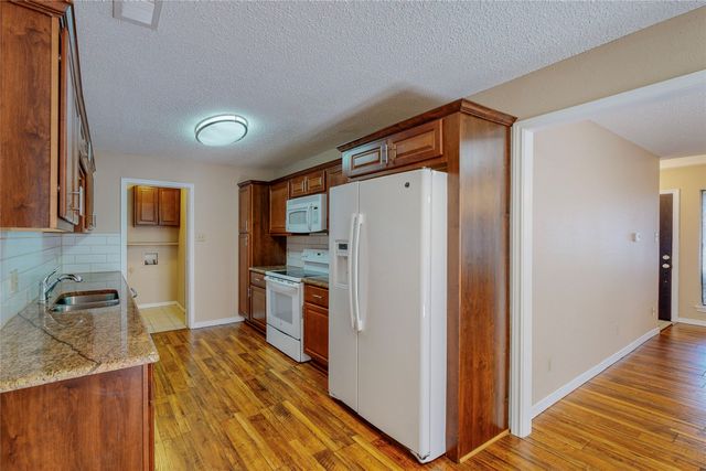 1912 N Irving Heights Drive, Irving, TX 75061