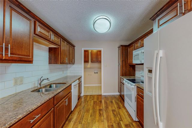 1912 N Irving Heights Drive, Irving, TX 75061