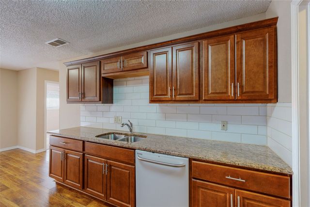 1912 N Irving Heights Drive, Irving, TX 75061