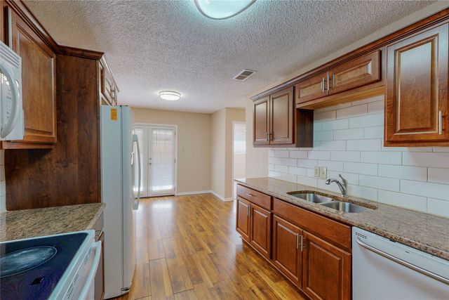 1912 N Irving Heights Drive, Irving, TX 75061