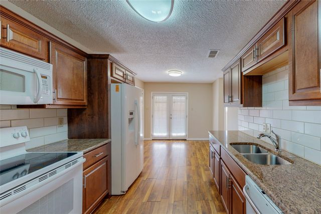 1912 N Irving Heights Drive, Irving, TX 75061