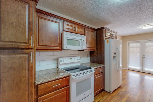 1912 N Irving Heights Drive, Irving, TX 75061