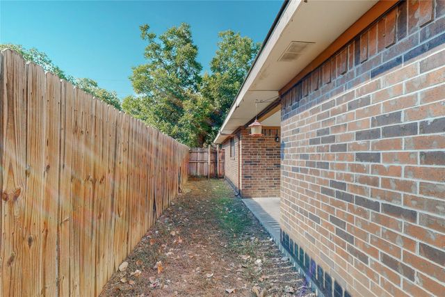 1912 N Irving Heights Drive, Irving, TX 75061