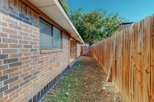 1912 N Irving Heights Drive, Irving, TX 75061