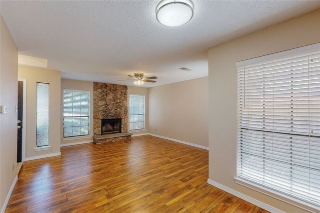 1912 N Irving Heights Drive, Irving, TX 75061